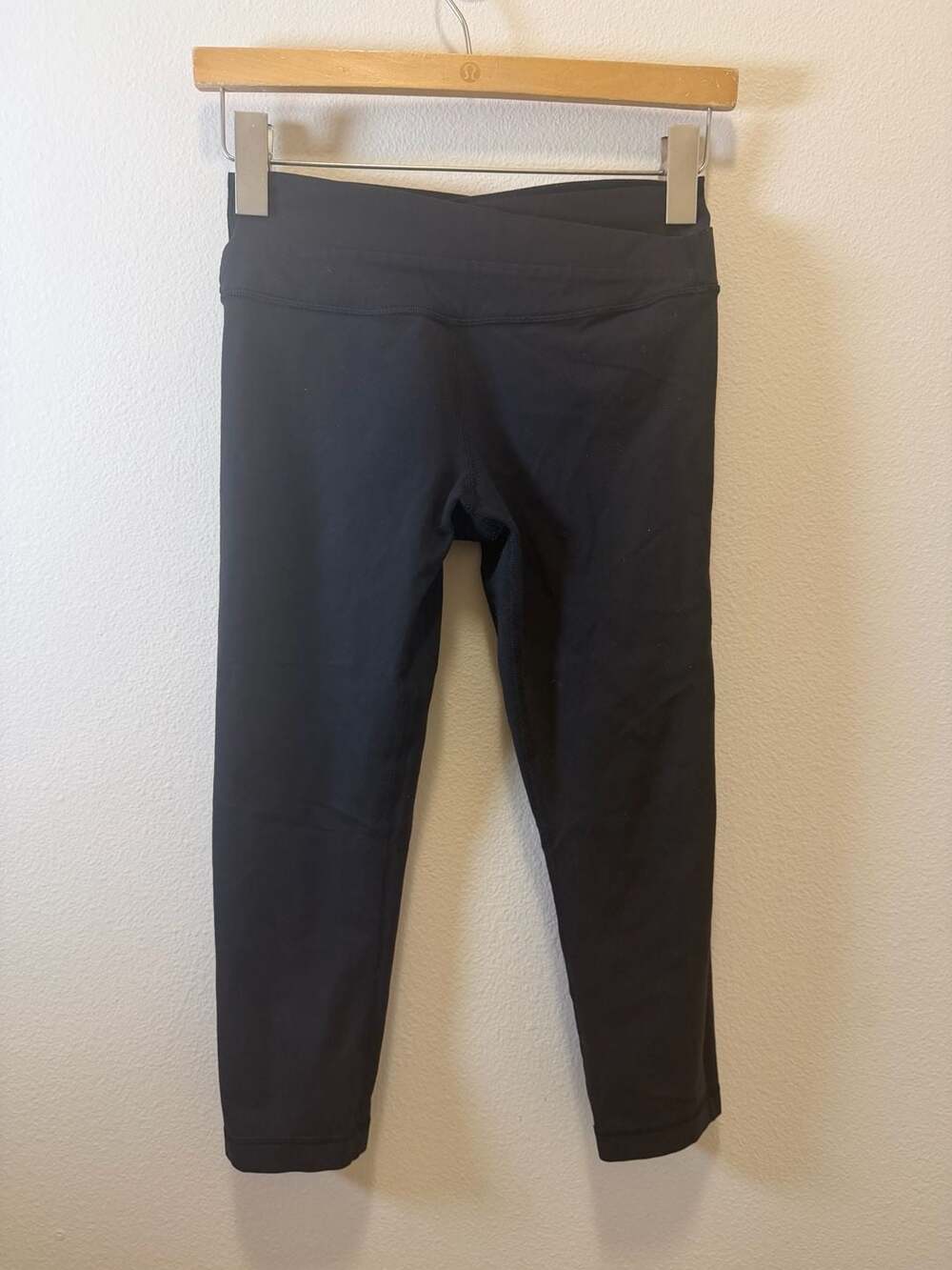 Lululemon Black Athletic Yoga Crop Leggings Size 6